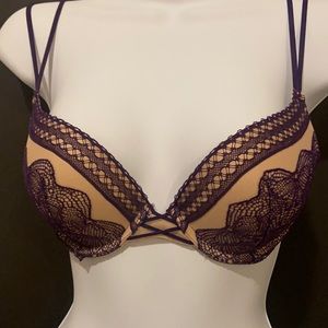 Beautiful padded bra double strap gorgeous trim